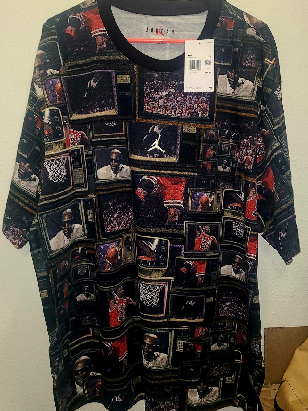 Jordan Men’s Black & Red Graphic Short Sleeve Shirt